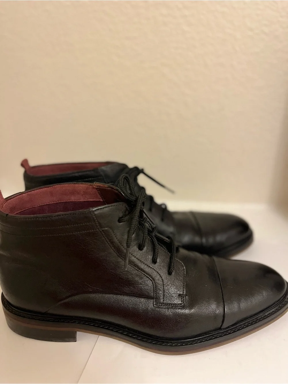Ted Baker London Black Leather Chukka Boots with Stunning Sole - Size 9.5